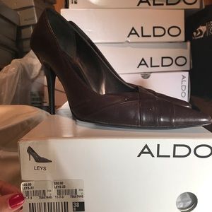 Aldo “Leys” brown pointed-toe heels